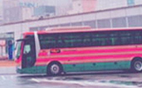 在公共汽車上