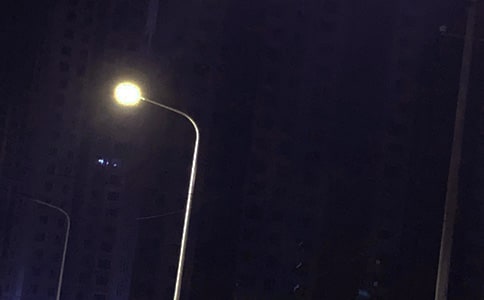 擎一盞引路燈